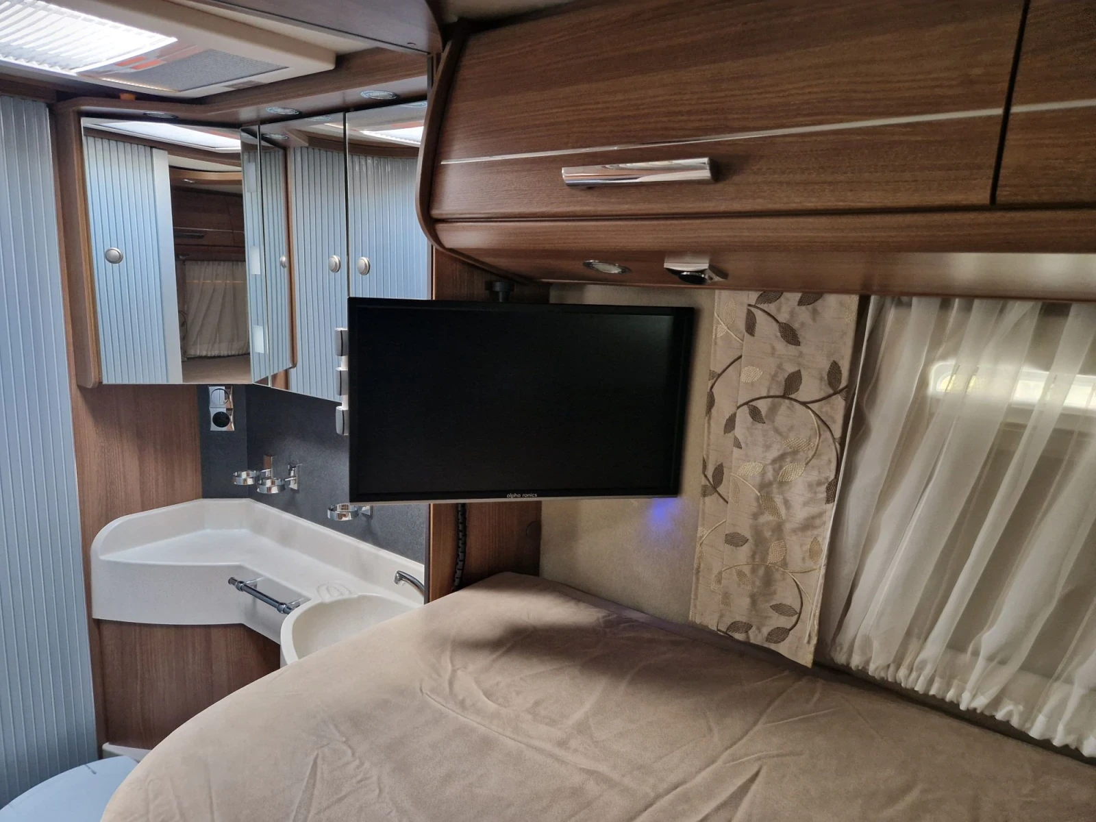 Кемпер Carthago C-Tourer, снимка 10 - Каравани и кемпери - 56528457