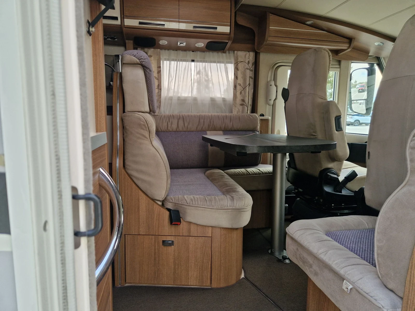 Кемпер Carthago C-Tourer, снимка 8 - Каравани и кемпери - 56528457