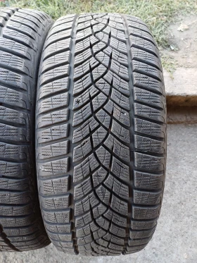 Гуми Зимни 225/45R18, снимка 2 - Гуми и джанти - 47688312