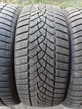 Гуми Зимни 225/45R18, снимка 3 - Гуми и джанти - 47688312