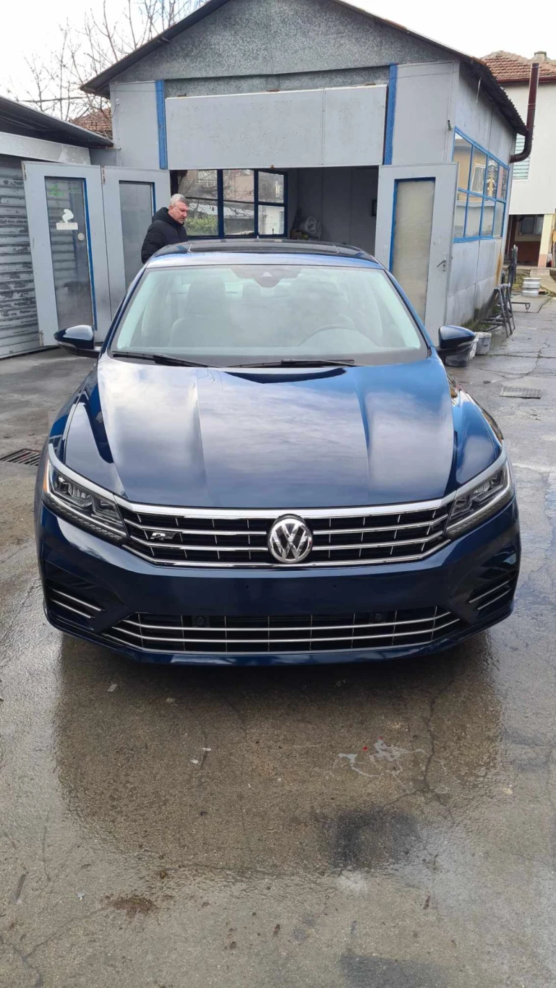 VW Passat R-line 2.0 Бензин 130 к.с. , снимка 1 - Автомобили и джипове - 47339788