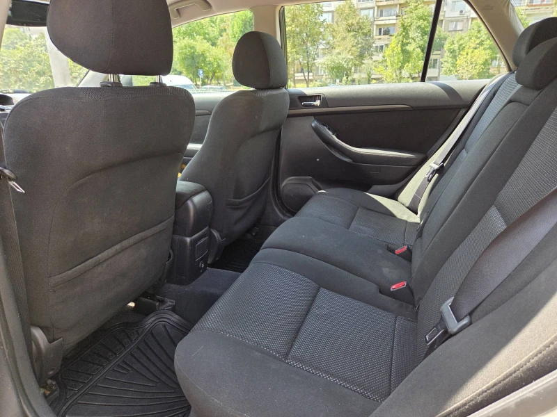 Toyota Avensis, снимка 10 - Автомобили и джипове - 52027841