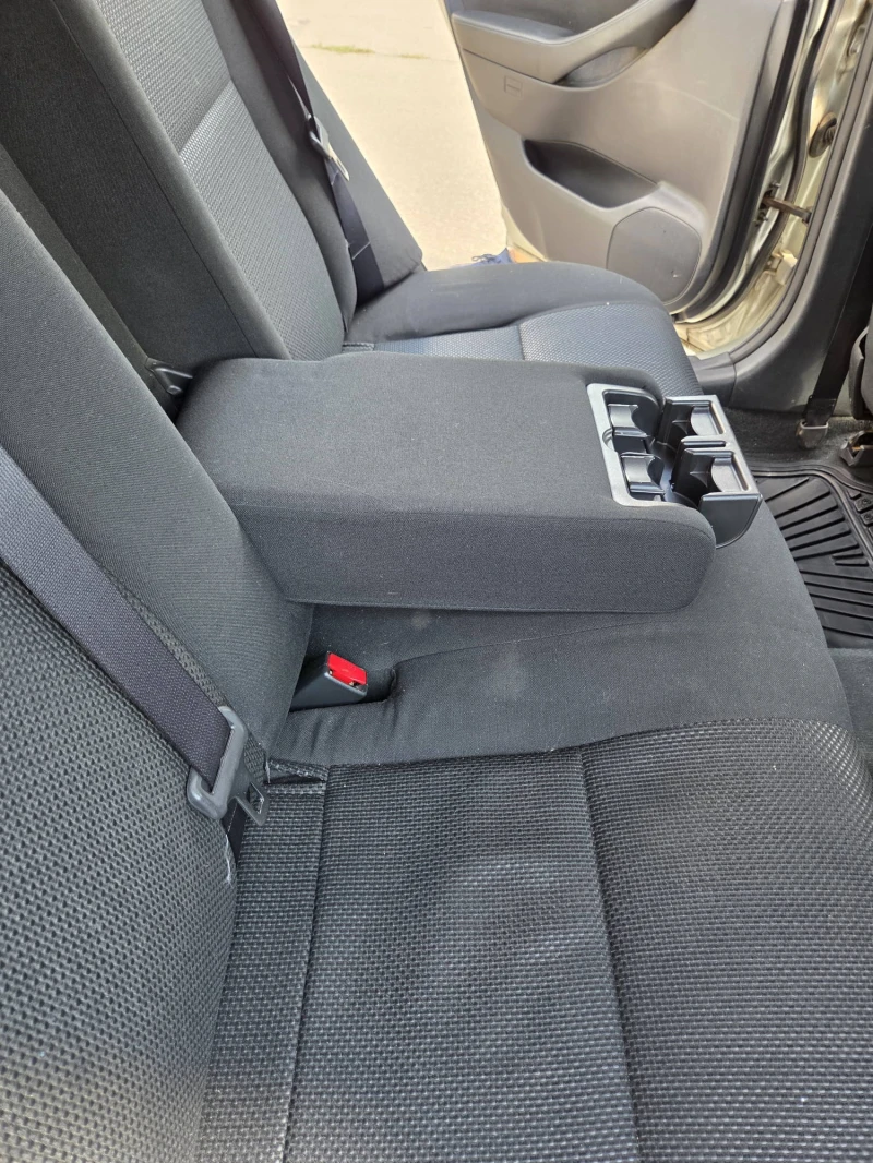 Toyota Avensis, снимка 15 - Автомобили и джипове - 52027841