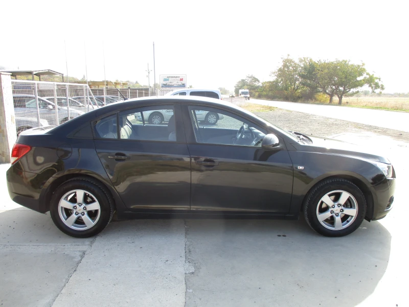 Chevrolet Cruze 1.6/ГАЗ-БЕНЗИН/112кс./КАТО НОВА, снимка 3 - Автомобили и джипове - 52130231