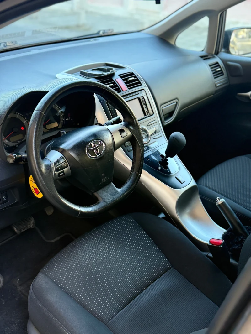 Toyota Auris, снимка 3 - Автомобили и джипове - 52654705