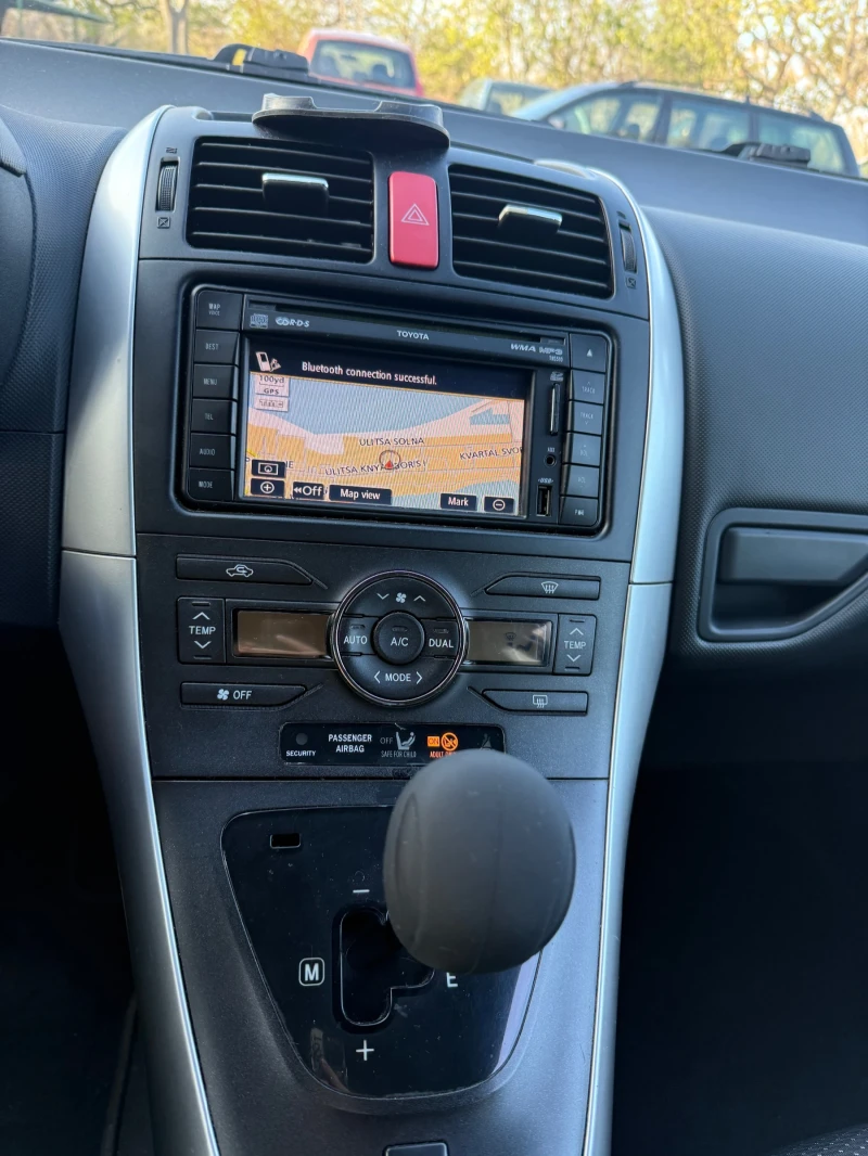 Toyota Auris, снимка 10 - Автомобили и джипове - 52654705