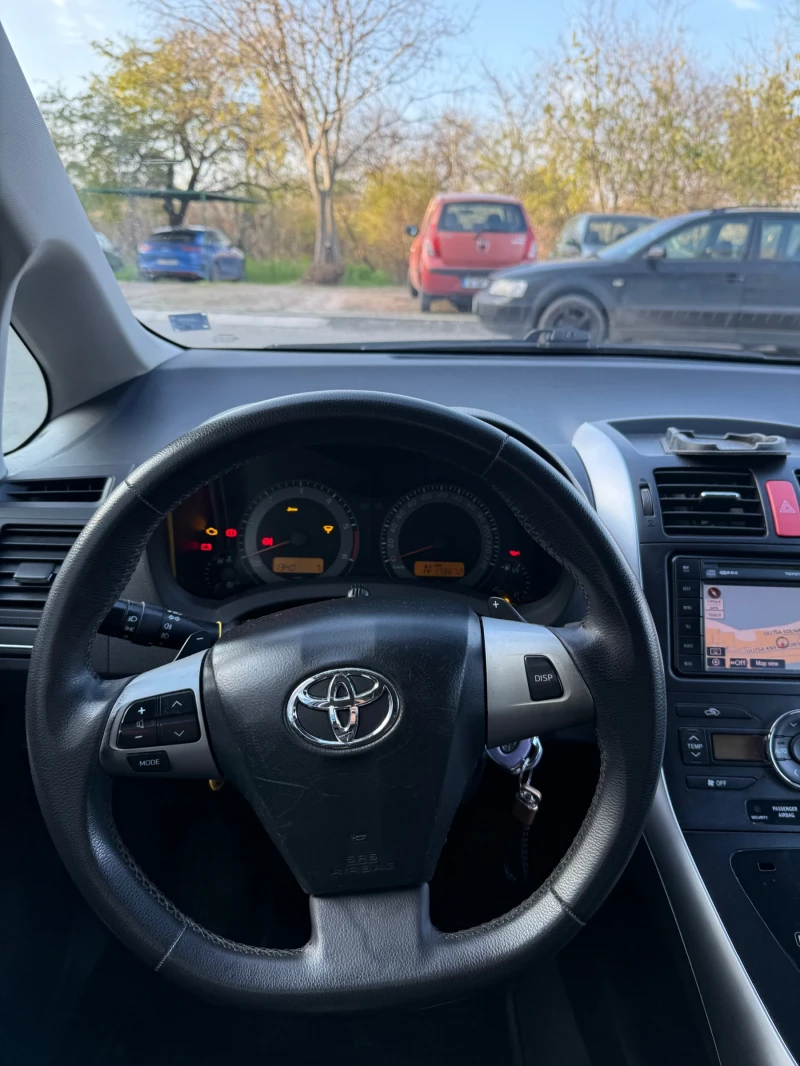 Toyota Auris, снимка 12 - Автомобили и джипове - 52654705