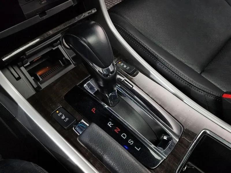 Honda Accord 2.4 Бензин, снимка 8 - Автомобили и джипове - 55568795