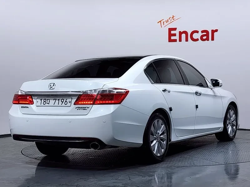 Honda Accord 2.4 Бензин, снимка 2 - Автомобили и джипове - 55568795