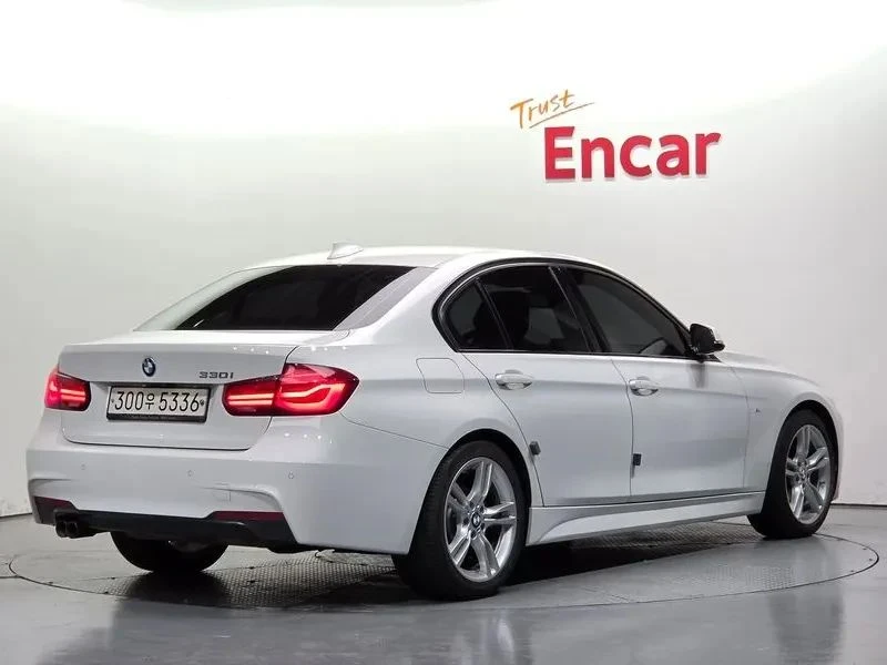 BMW 330, снимка 2 - Автомобили и джипове - 56737319