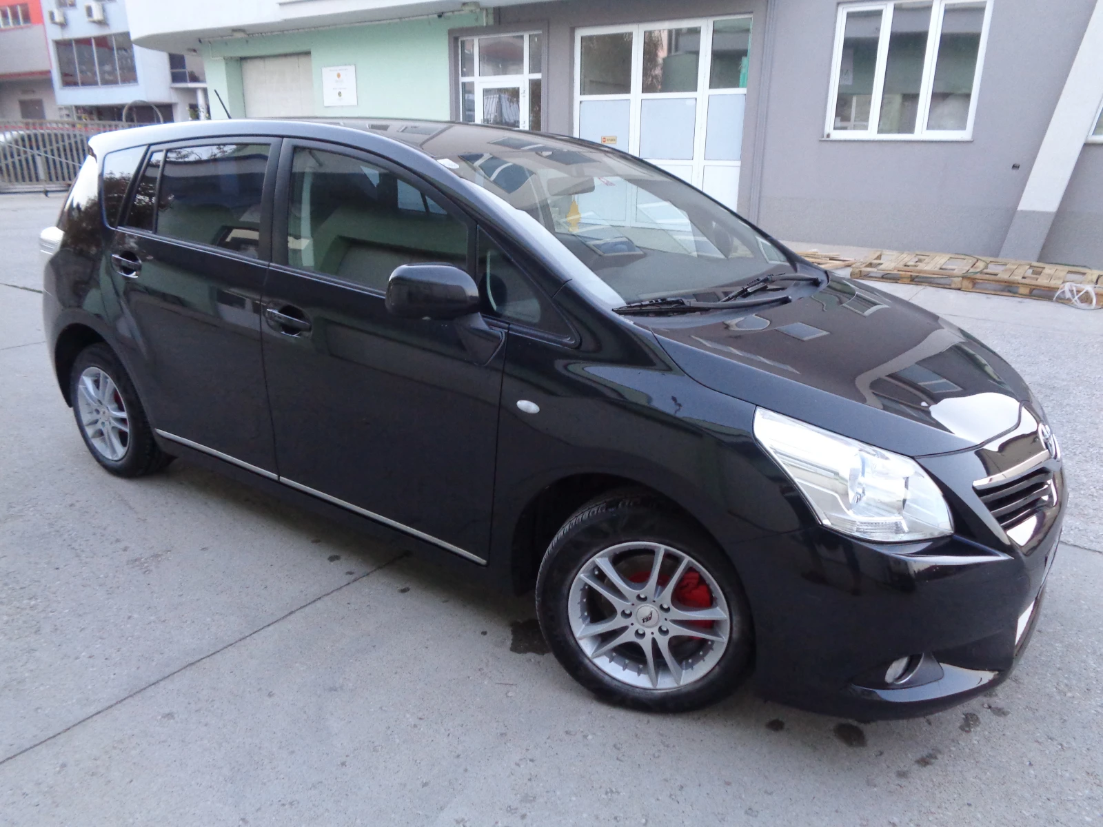 Toyota Verso 1.6-16V-VALVEMATIC-ЛИЗИНГ-БАРТЕР-НОВИ ГУМИ - изображение 2