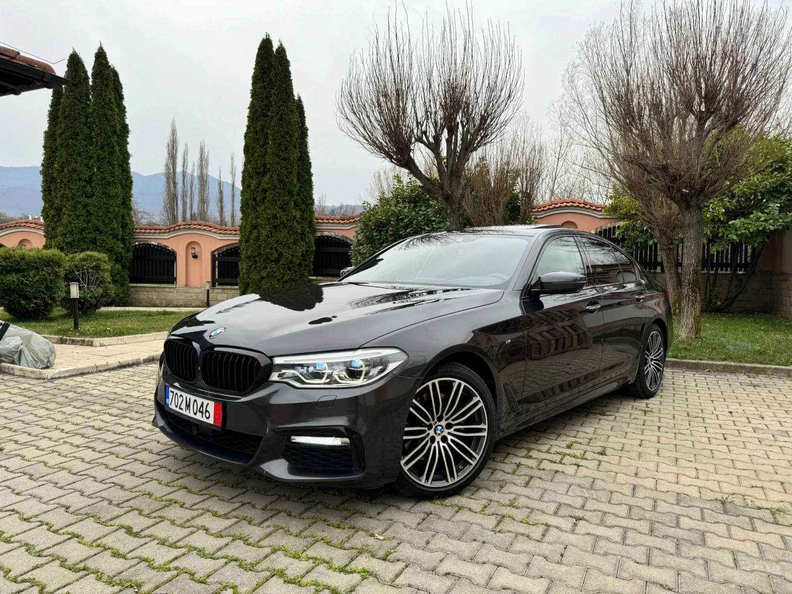 BMW 530 d/XD/Mpack/Laser/Pano/Adaptive/Harman/Dist/Вакуум | Mobile.bg — изображение 1