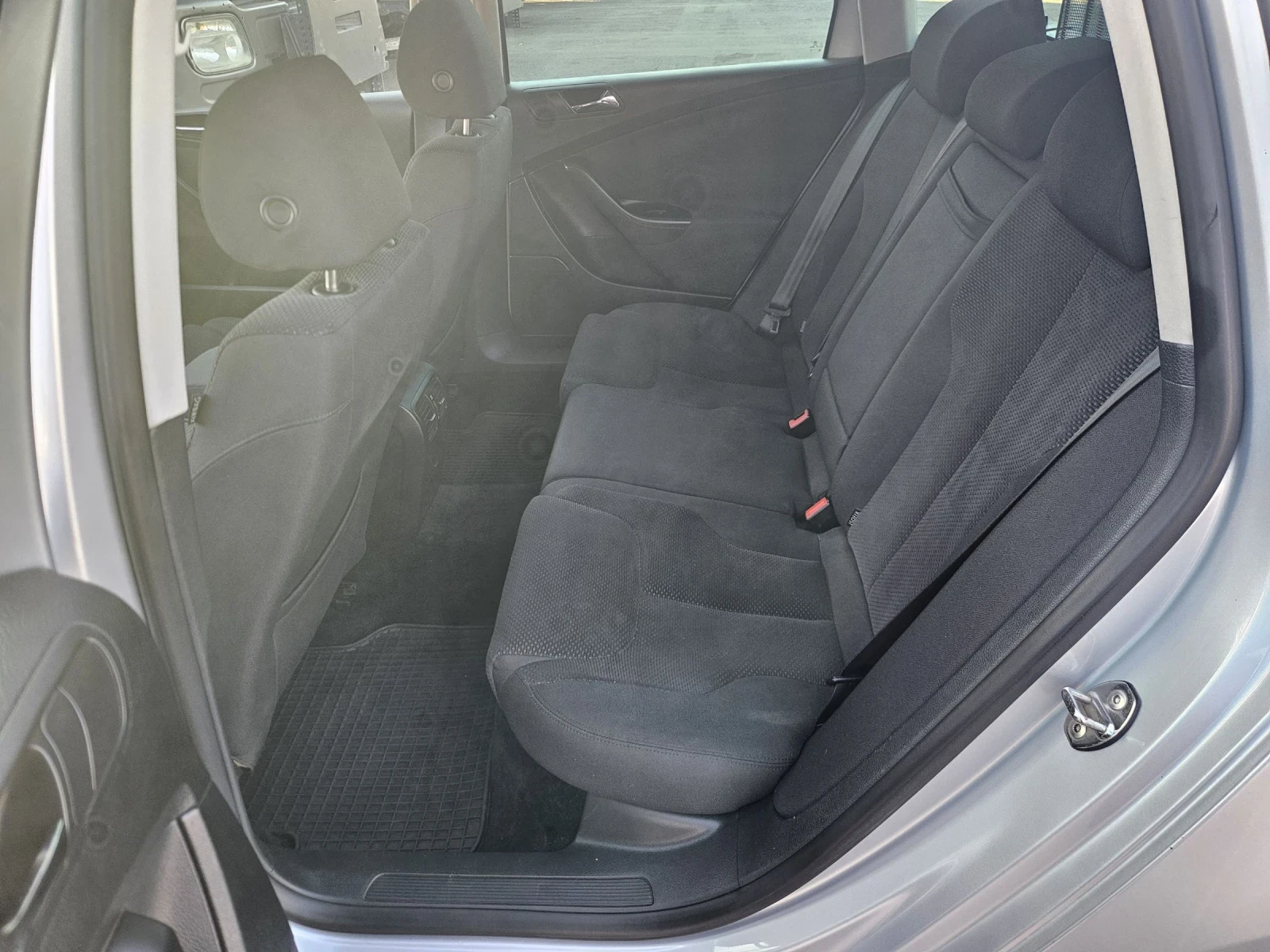 VW Passat 2.0tdi 140ps navi automat coman real , снимка 7 - Автомобили и джипове - 54121290