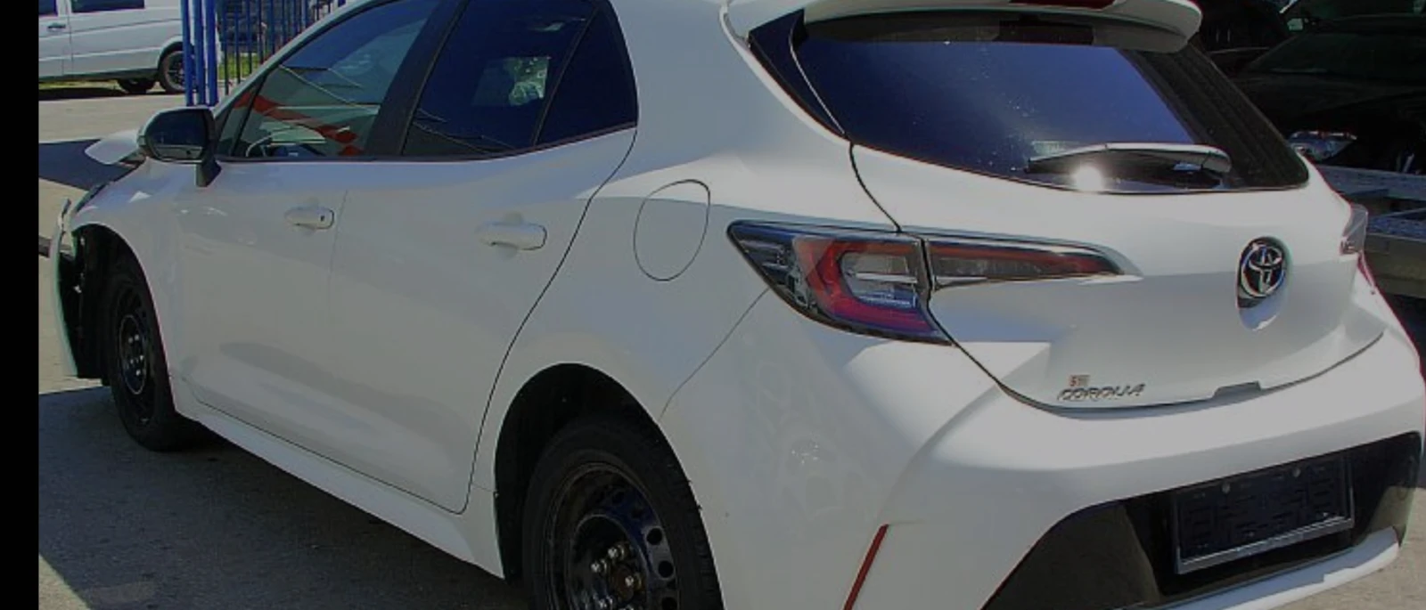 Toyota Corolla 1.2i 65000km, снимка 4 - Автомобили и джипове - 54404258