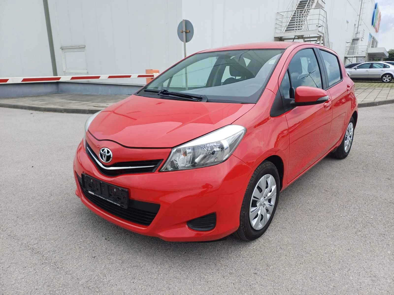 Toyota Yaris 1.33 Бензин* ПЪЛЕН АВТОМАТ* РЕАЛНИ 68000км* 