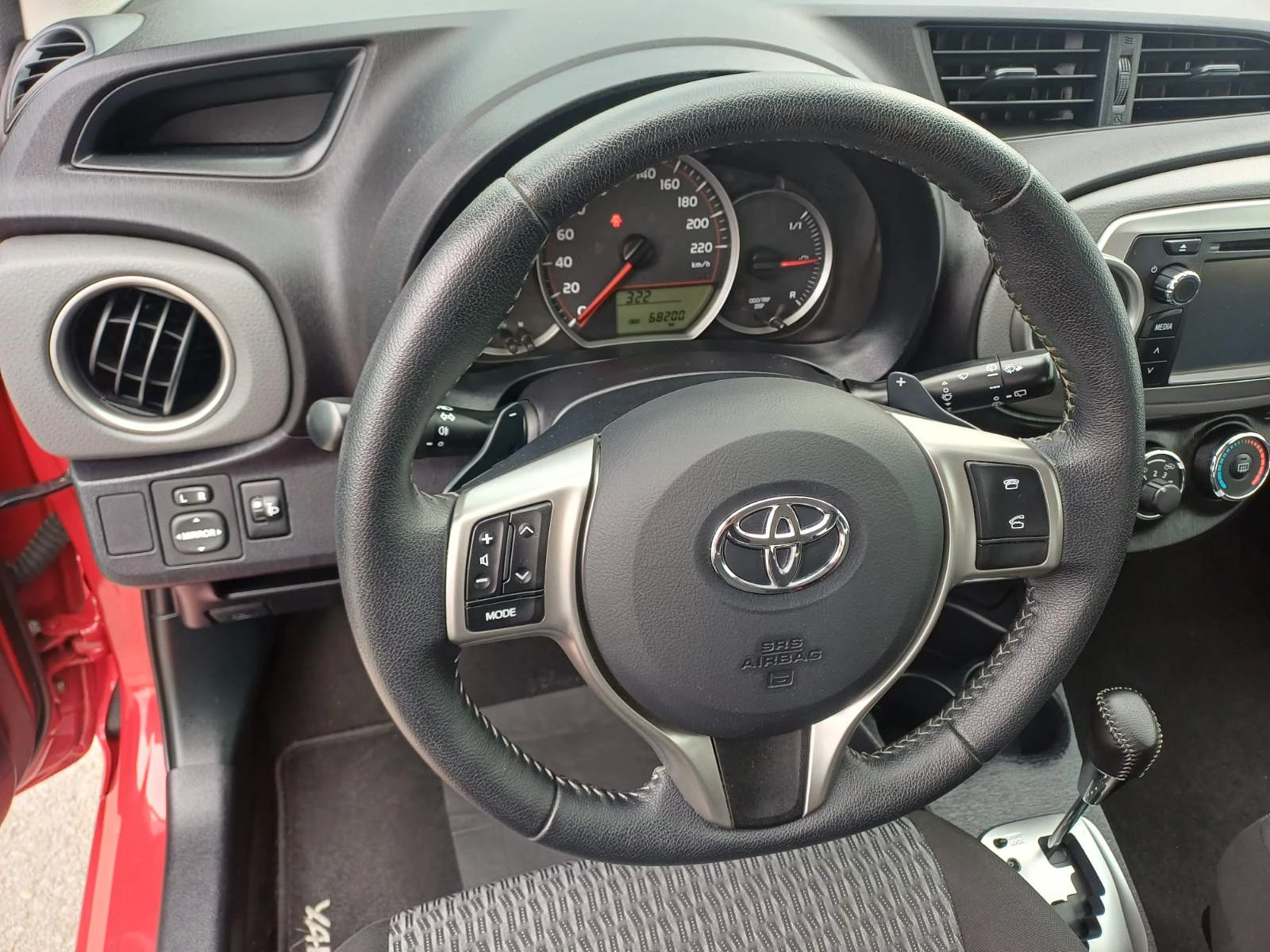 Toyota Yaris 1.33 Бензин* ПЪЛЕН АВТОМАТ * РЕАЛНИ68000км* Сервиз, снимка 8 - Автомобили и джипове - 54806878