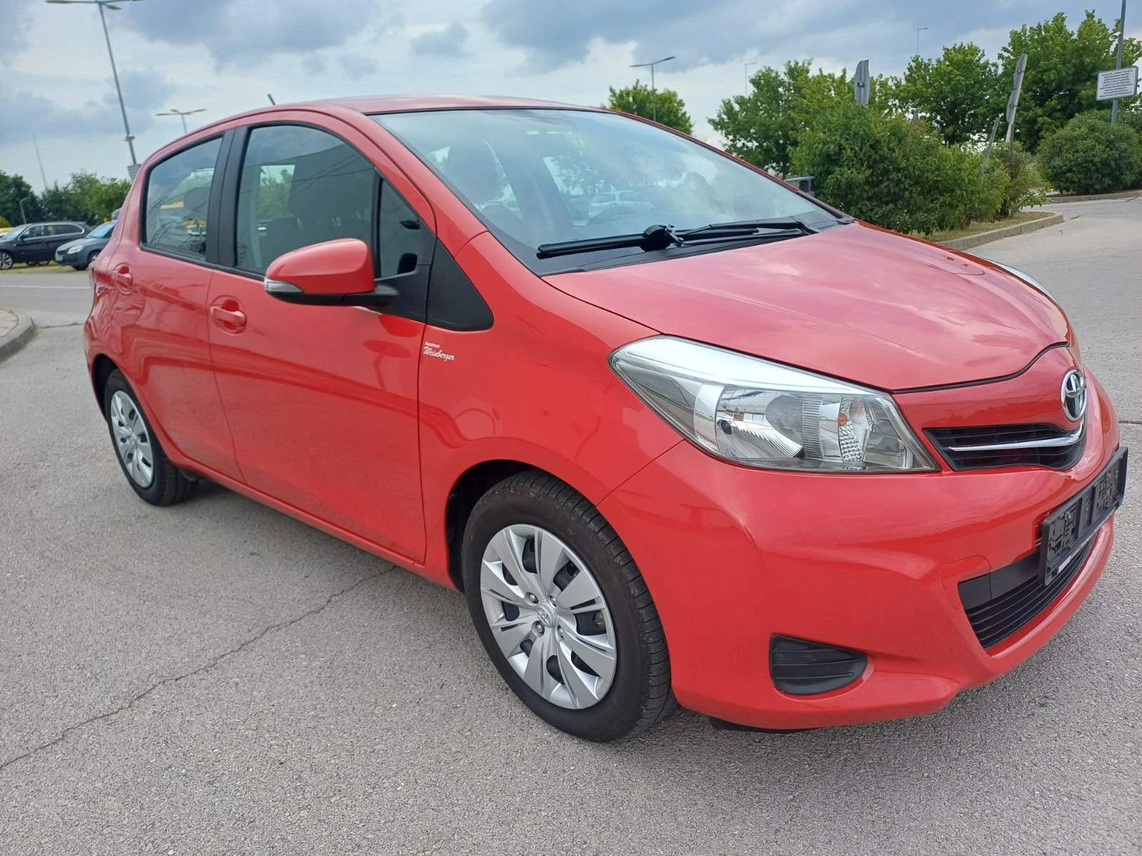 Toyota Yaris 1.33 Бензин* ПЪЛЕН АВТОМАТ * РЕАЛНИ68000км* Сервиз, снимка 3 - Автомобили и джипове - 54806878