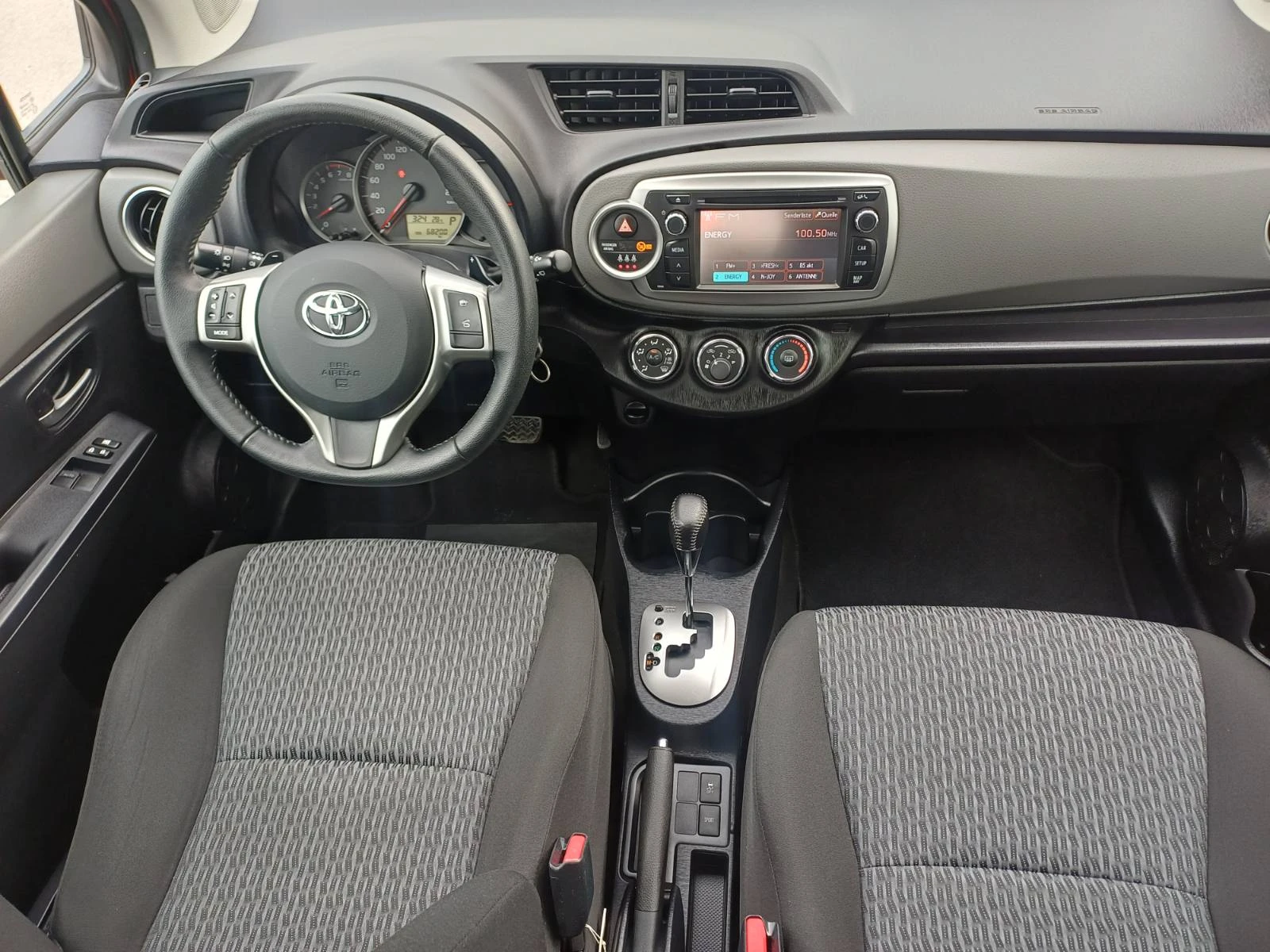 Toyota Yaris 1.33 Бензин* ПЪЛЕН АВТОМАТ * РЕАЛНИ68000км* Сервиз, снимка 12 - Автомобили и джипове - 54806878
