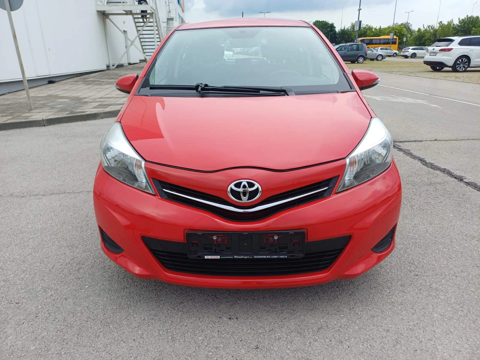 Toyota Yaris 1.33 Бензин* ПЪЛЕН АВТОМАТ * РЕАЛНИ68000км* Сервиз, снимка 2 - Автомобили и джипове - 54806878