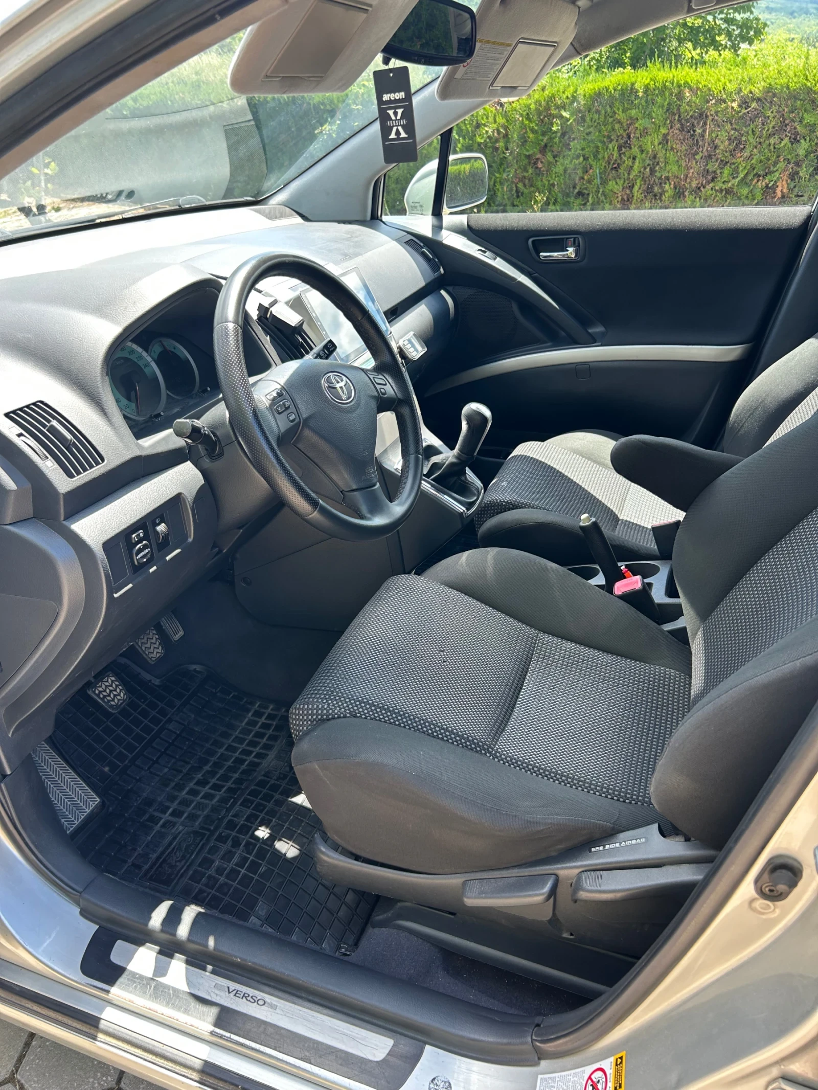 Toyota Corolla verso 2.2 177hp 2005, снимка 4 - Автомобили и джипове - 54917197