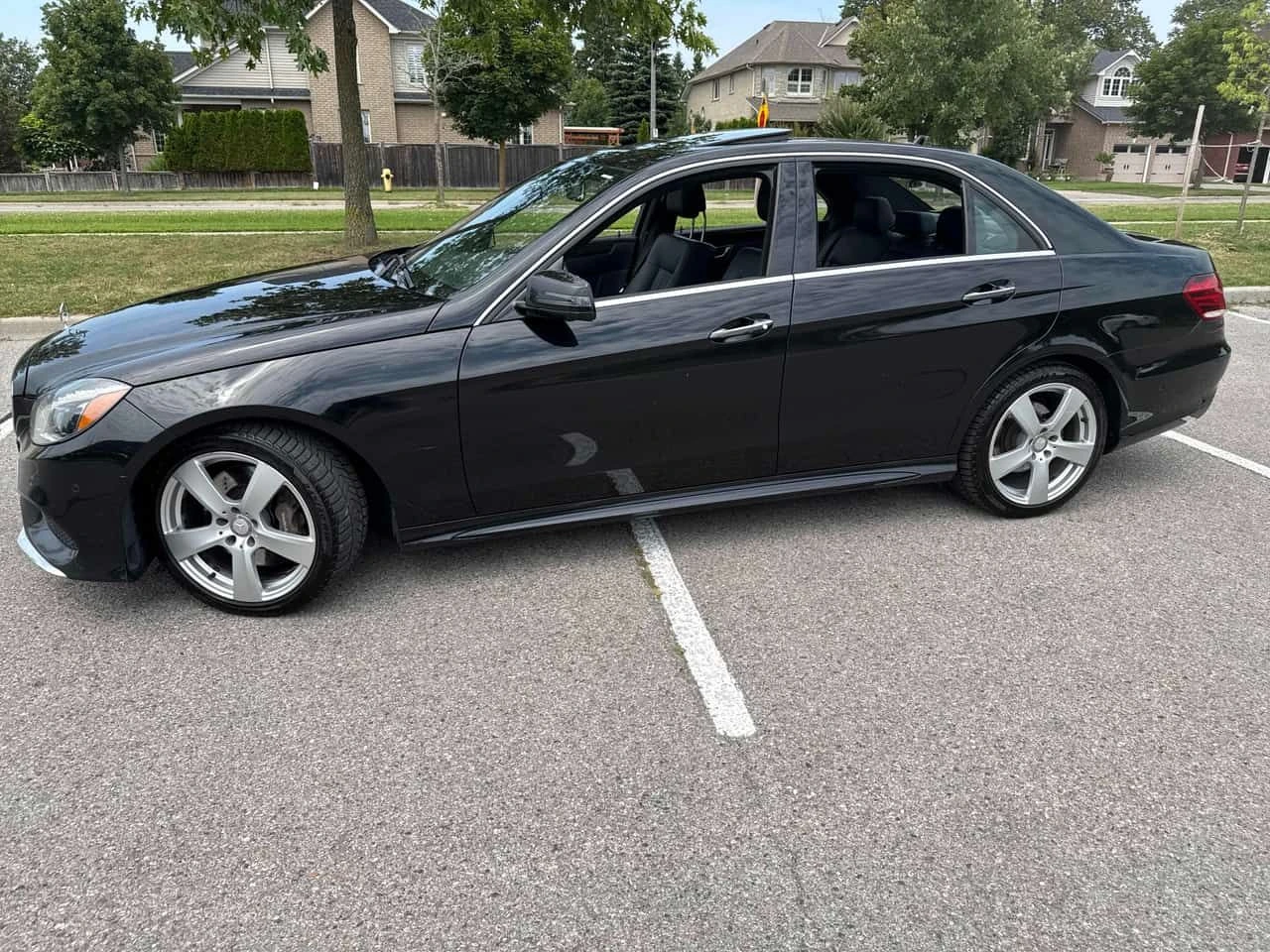Mercedes-Benz E 350 4MATIC | CARFAX | АВТОКРЕДИТ БЕЗ ПЪРВОНАЧАЛНА, снимка 3 - Автомобили и джипове - 55601186