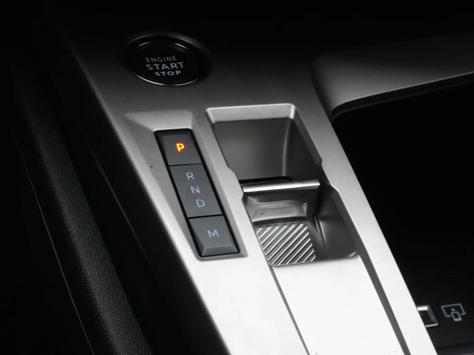 Peugeot 408 MHEV/e-DSC6/145HP/CAM/ACC/NAVI/KLESS/CLPAY/649q, снимка 10 - Автомобили и джипове - 55825399