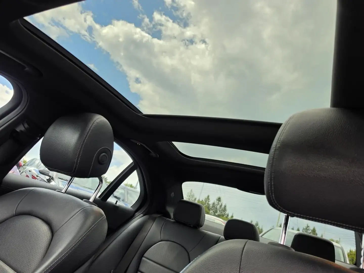 Mercedes-Benz C 400 AMG* LINE* 4MATIC* BURMESTER* КАМЕРА* КЕЙЛЕС* , снимка 13 - Автомобили и джипове - 55980300