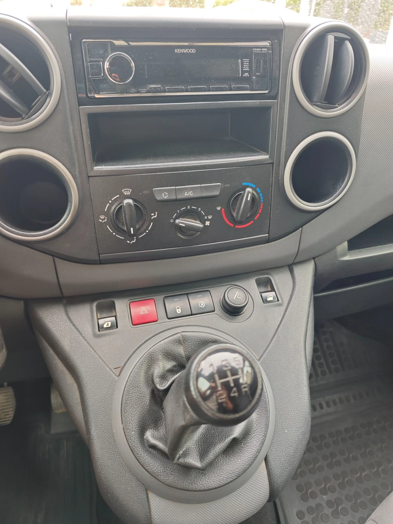 Peugeot Partner, снимка 13 - Автомобили и джипове - 56297672