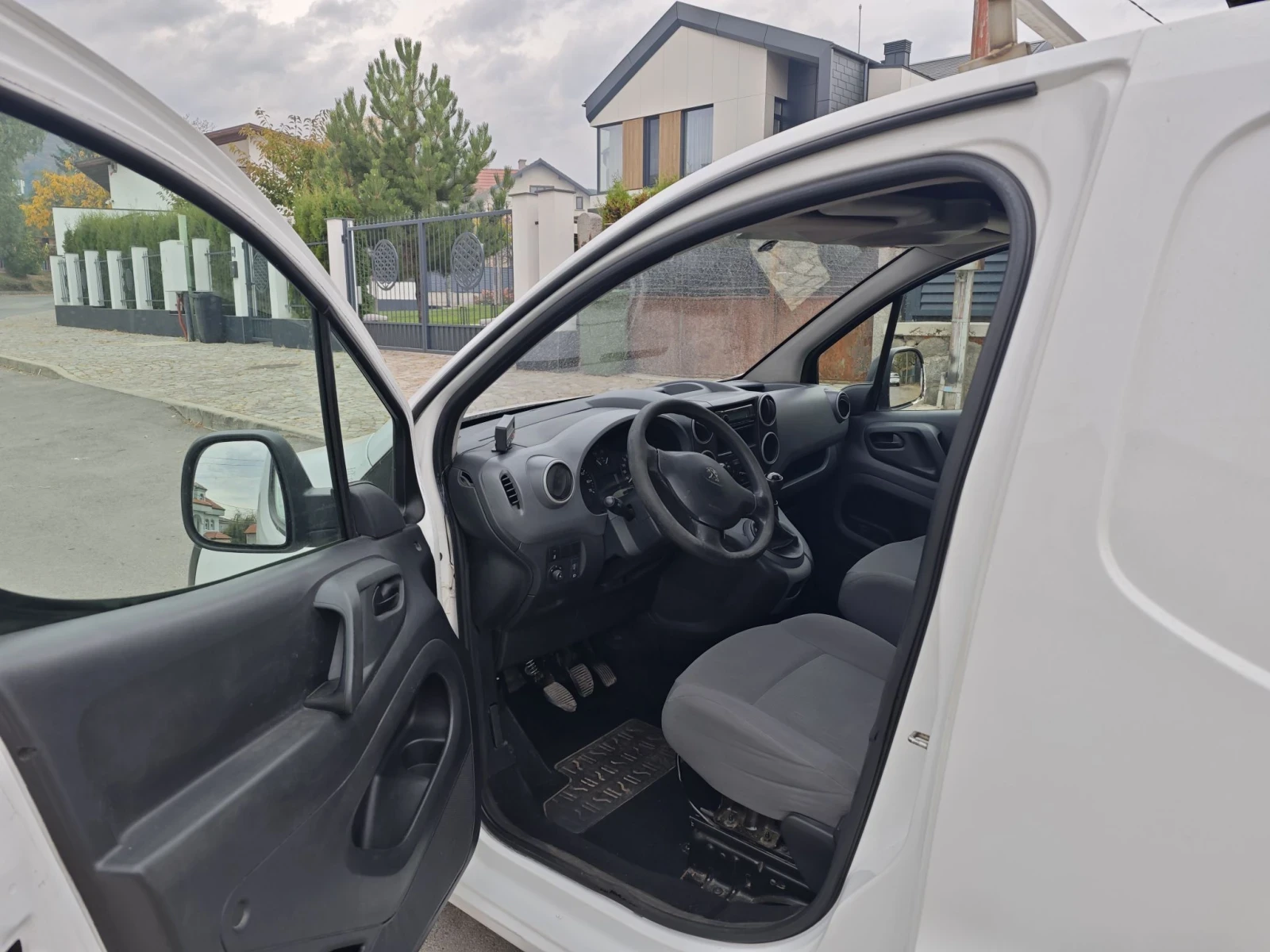 Peugeot Partner, снимка 9 - Автомобили и джипове - 56297672
