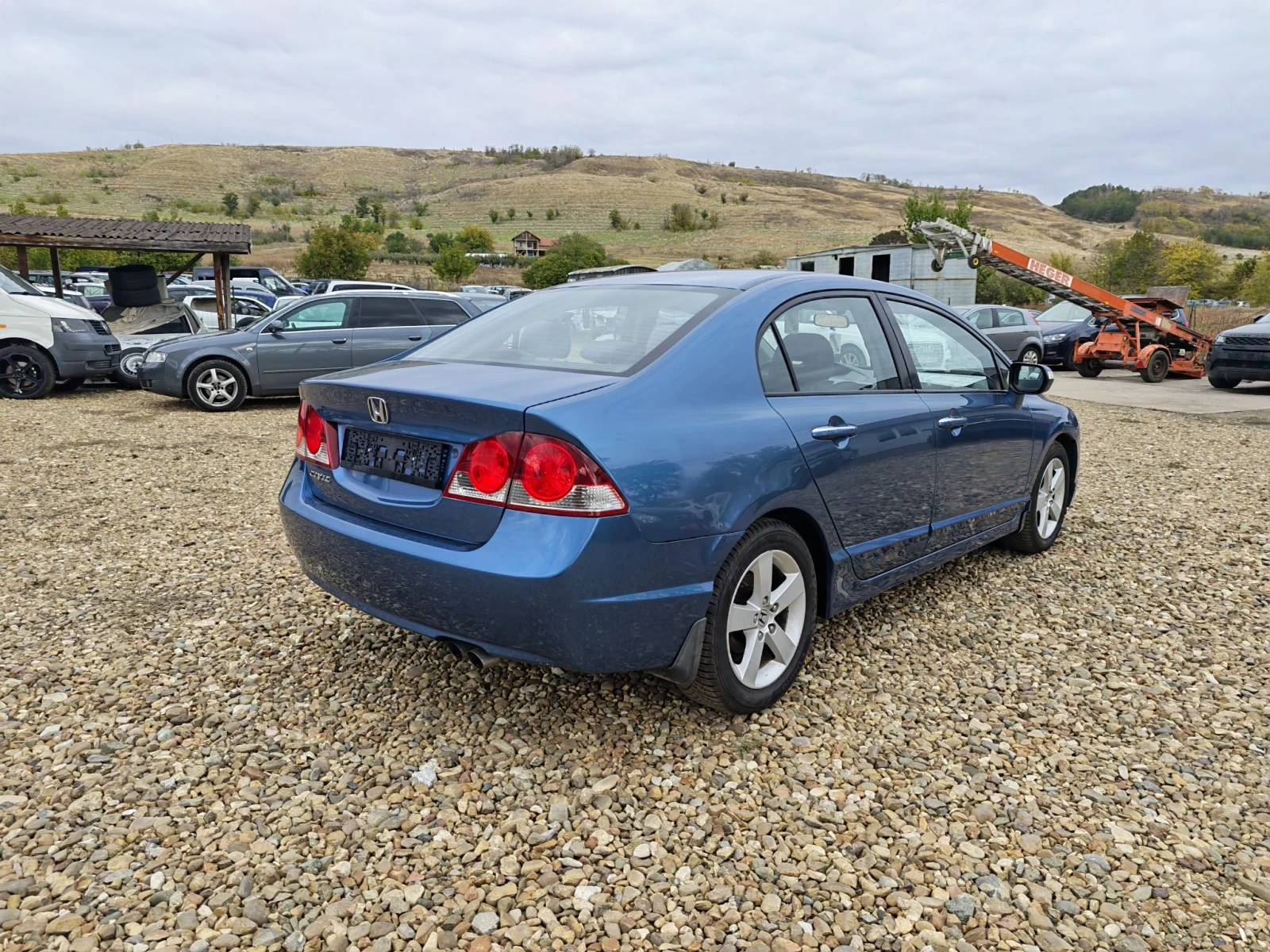 Honda Civic 1.8i sedan, снимка 4 - Автомобили и джипове - 56684340
