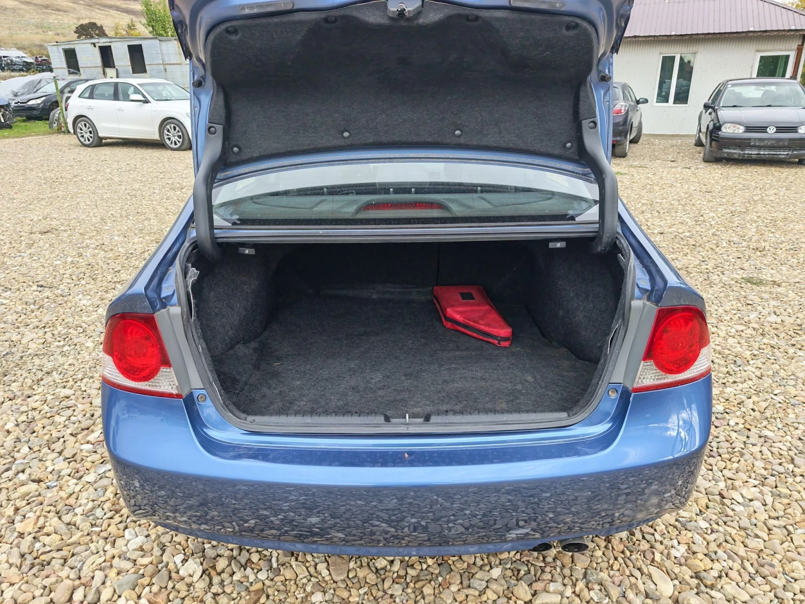 Honda Civic 1.8i sedan, снимка 15 - Автомобили и джипове - 56684340