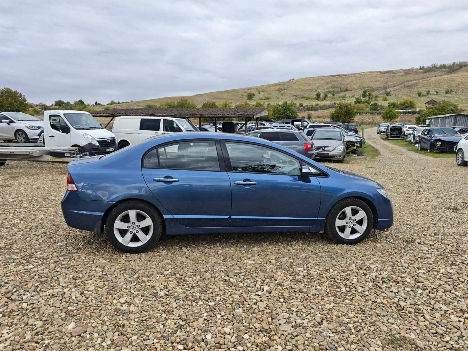 Honda Civic 1.8i sedan, снимка 6 - Автомобили и джипове - 56684340