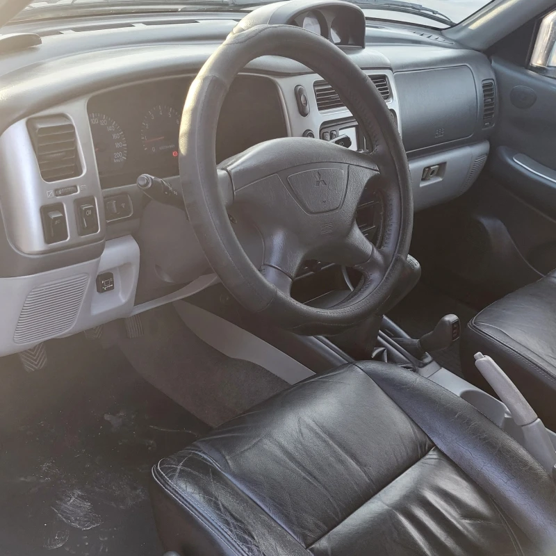 Mitsubishi Pajero sport 3.0i, снимка 6 - Автомобили и джипове - 47588258