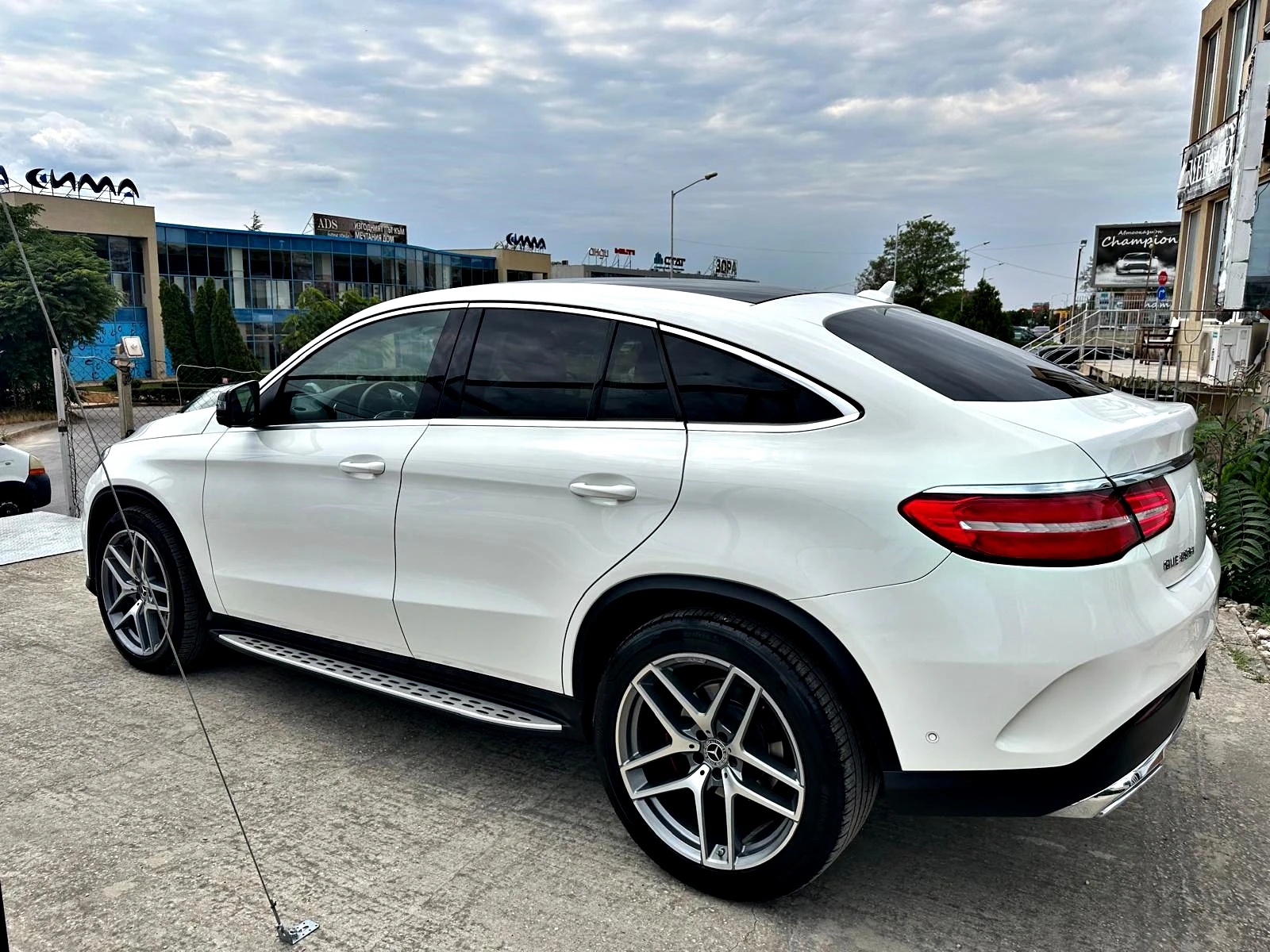 Mercedes-Benz GLE 350 9G* 360CAM* COUPE* WHITE-PEARL* AMG-PACK - изображение 4