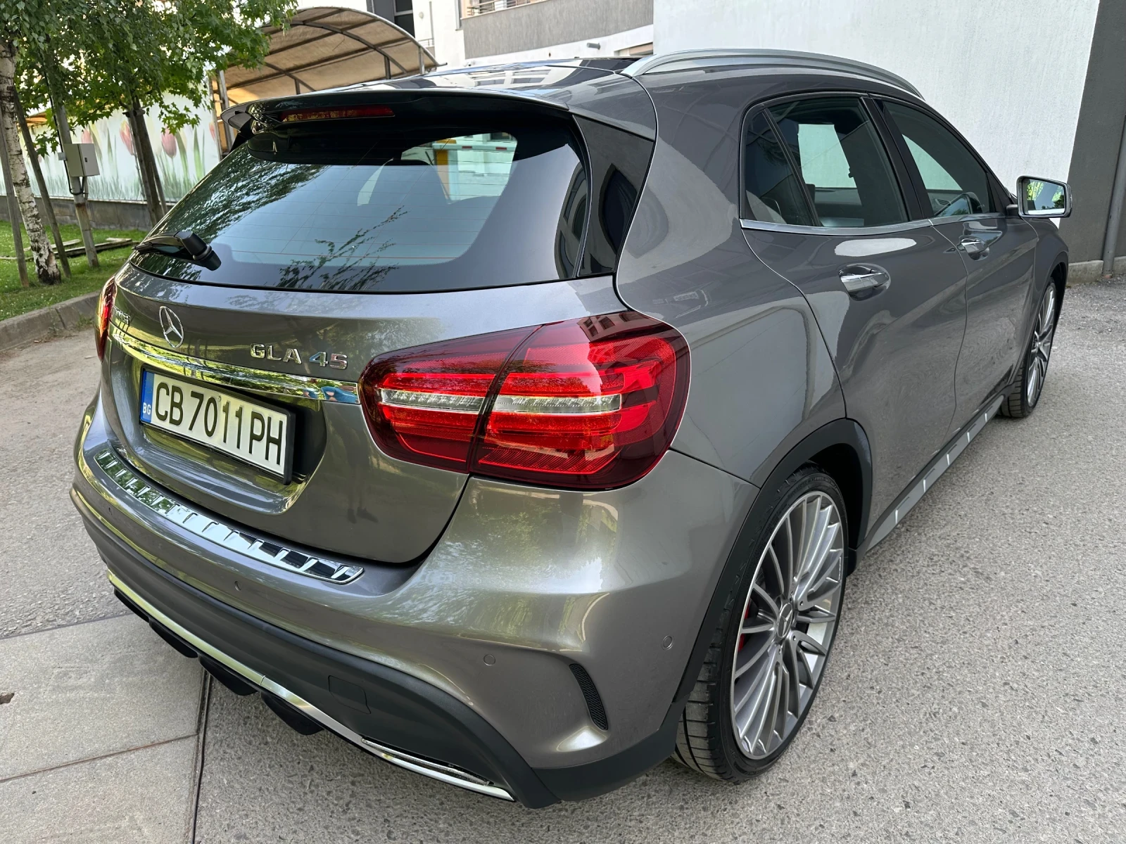 Mercedes-Benz GLA 45 AMG  - изображение 7