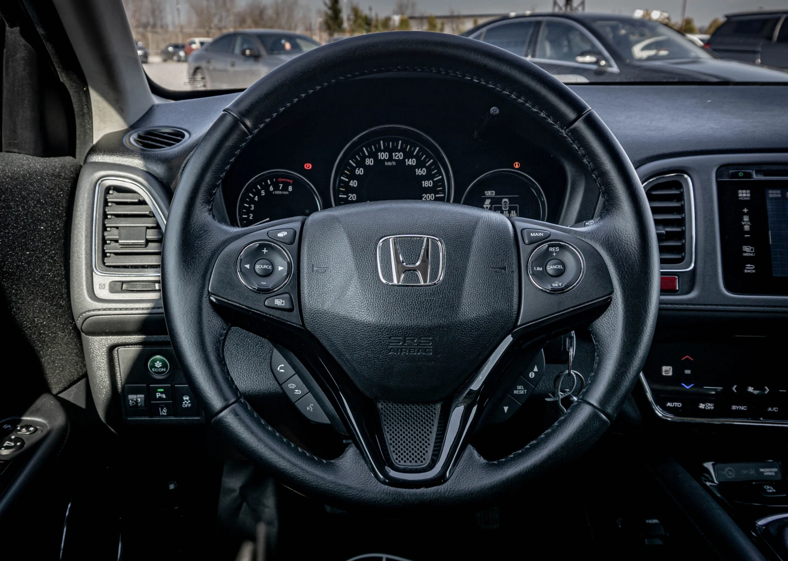 Honda Hr-v 1.5 i-VTEC С ГАРАНЦИЯ! ТОП!!! БЕЗПЛАТНА ГО ЗА 1г., снимка 9 - Автомобили и джипове - 53736275