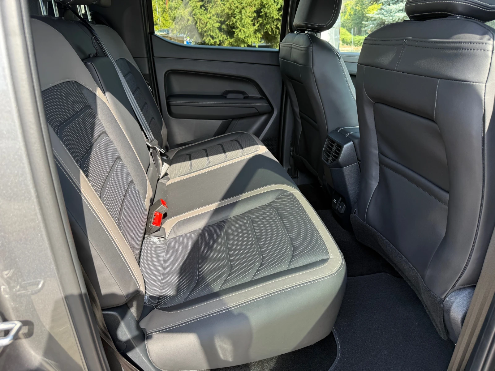 VW Amarok Aventura DC 4 Motion V6 3, O TDI 241 k.c 10AT - изображение 7