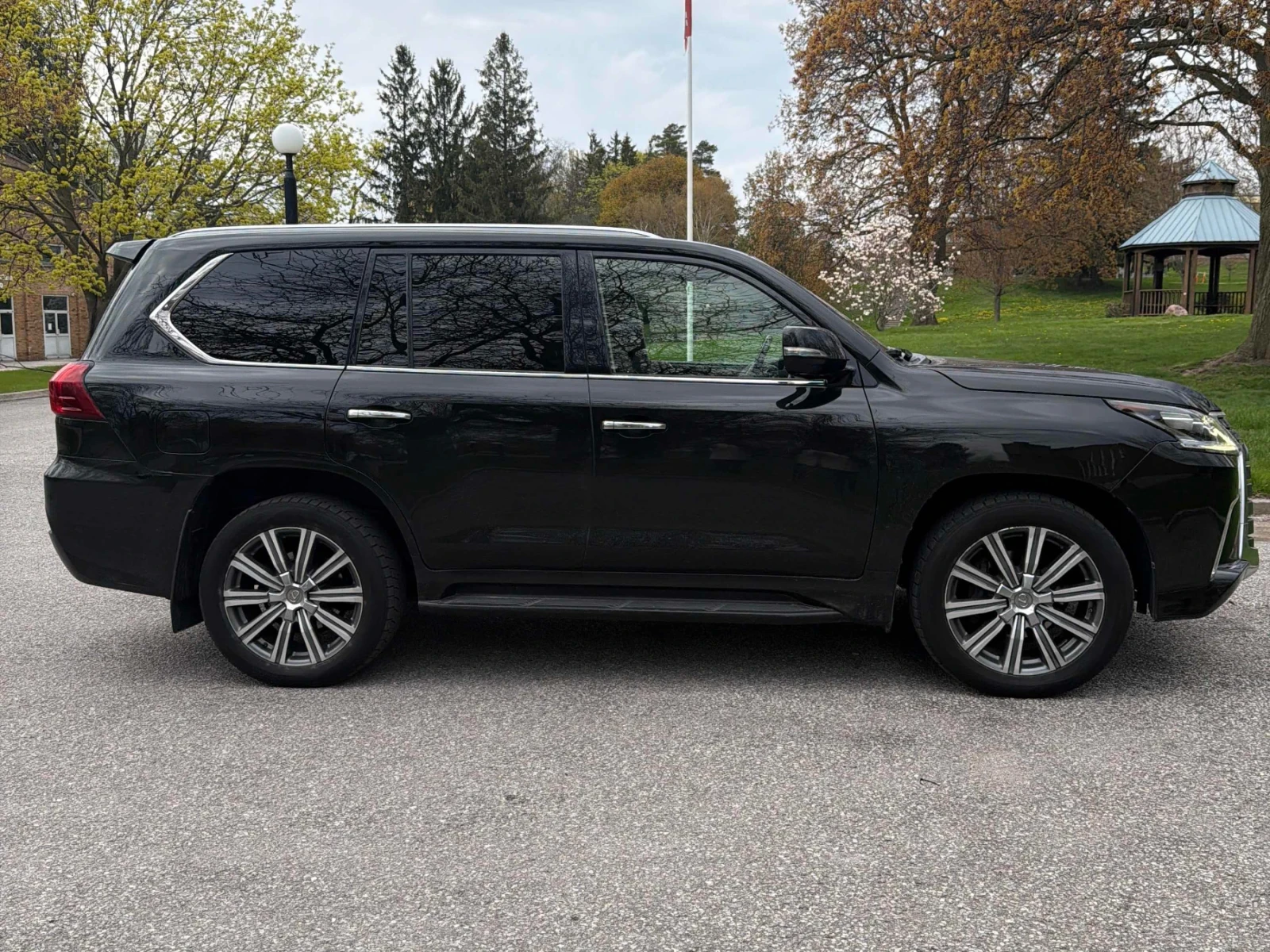 Lexus LX 570 HEAD UP * ОБДУХВАНЕ * MARK LEVINSON * БЕЗ ИНЦИДЕНТ, снимка 4 - Автомобили и джипове - 54493677