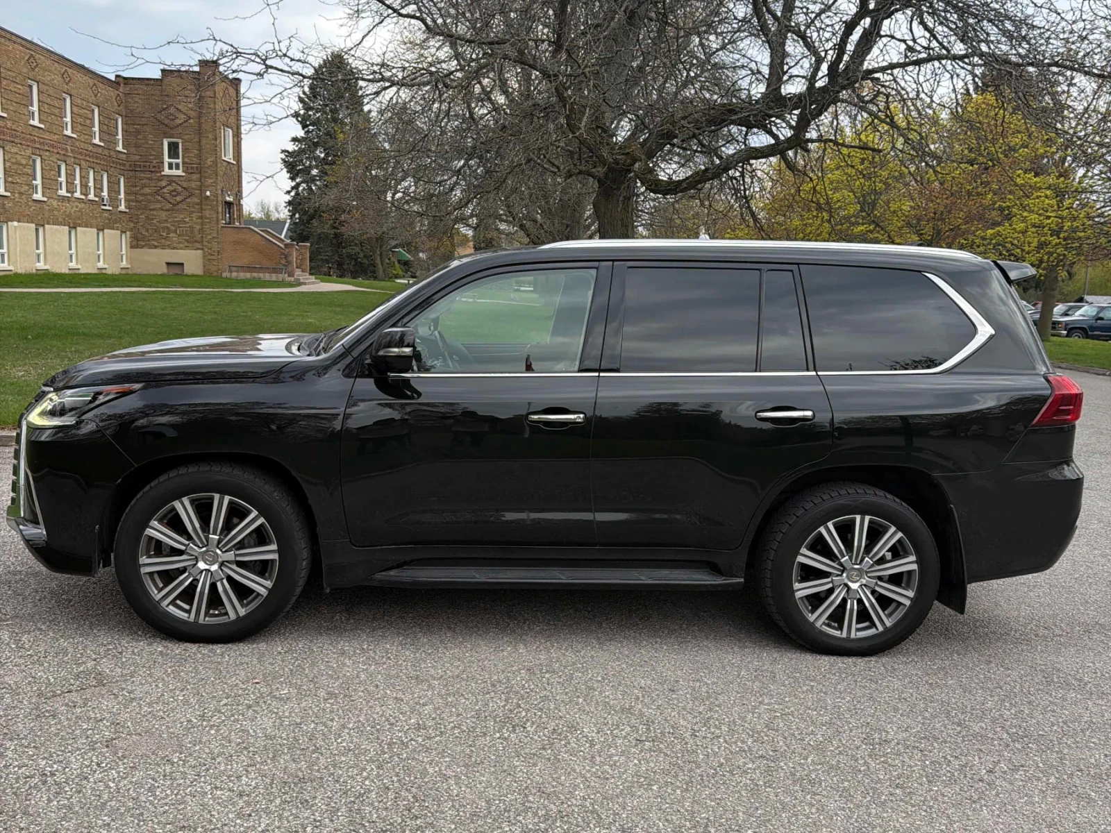 Lexus LX 570 HEAD UP * ОБДУХВАНЕ * MARK LEVINSON * БЕЗ ИНЦИДЕНТ, снимка 3 - Автомобили и джипове - 54493677
