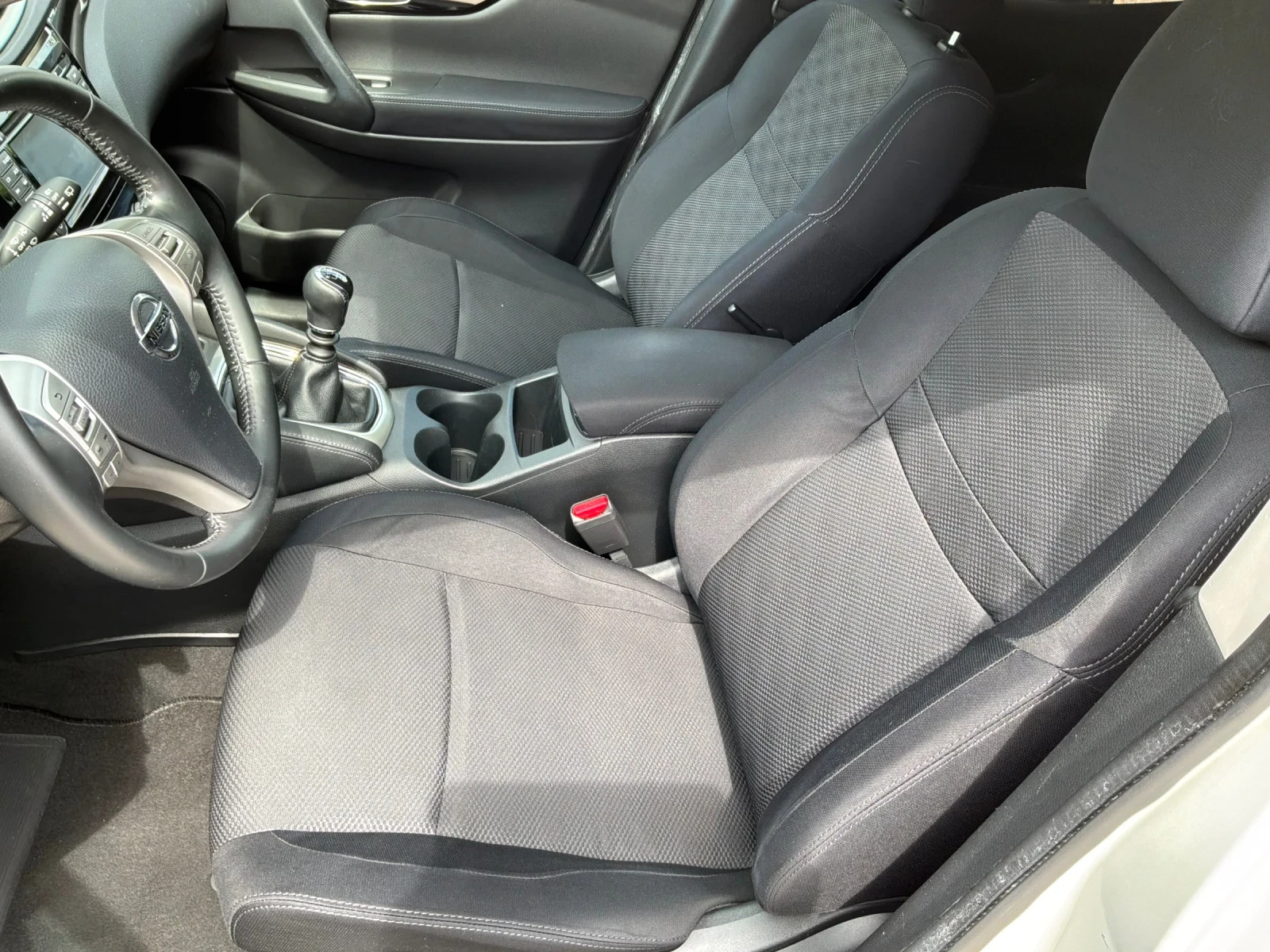 Nissan Qashqai 1.5D 110k.с 6ск. NAVI, снимка 8 - Автомобили и джипове - 54618930
