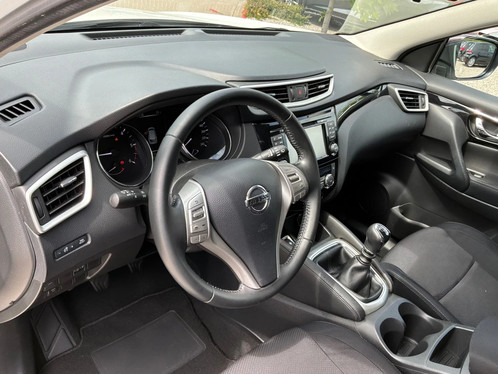 Nissan Qashqai 1.5D 110k.с 6ск. NAVI, снимка 7 - Автомобили и джипове - 54618930