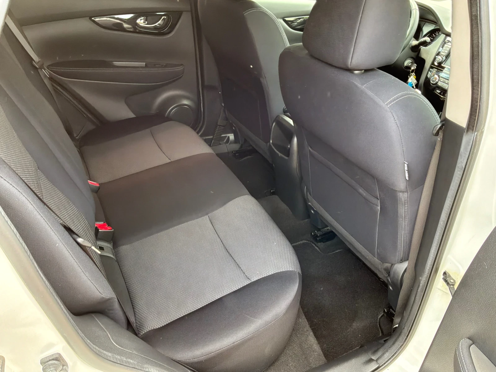 Nissan Qashqai 1.5D 110k.с 6ск. NAVI, снимка 15 - Автомобили и джипове - 54618930