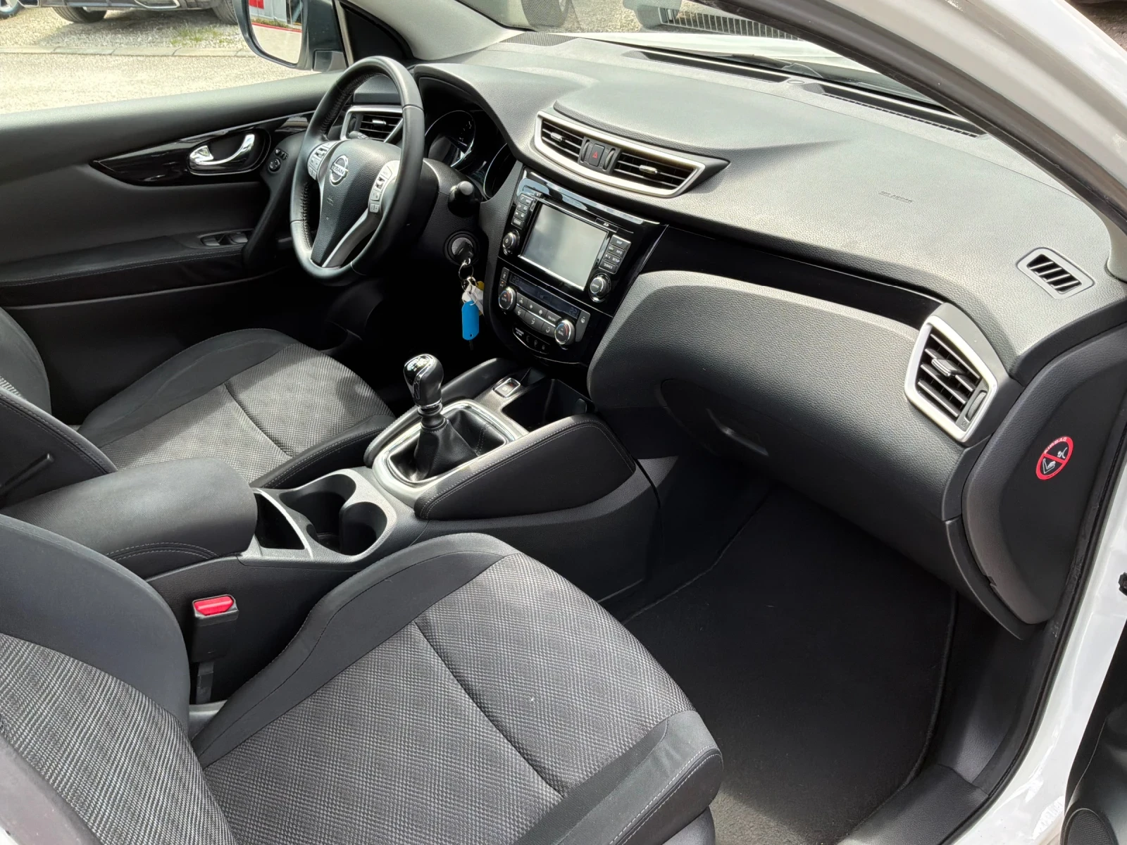 Nissan Qashqai 1.5D 110k.с 6ск. NAVI, снимка 16 - Автомобили и джипове - 54618930