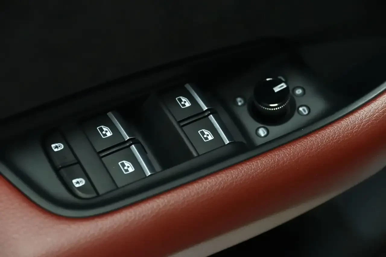 Audi SQ8, снимка 13 - Автомобили и джипове - 56180877