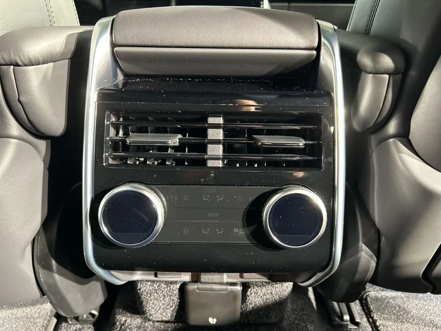 Land Rover Range rover P550e / AUTOBIOGRAPHY / MERIDIAN / 360 / HUD /, снимка 15 - Автомобили и джипове - 56326399