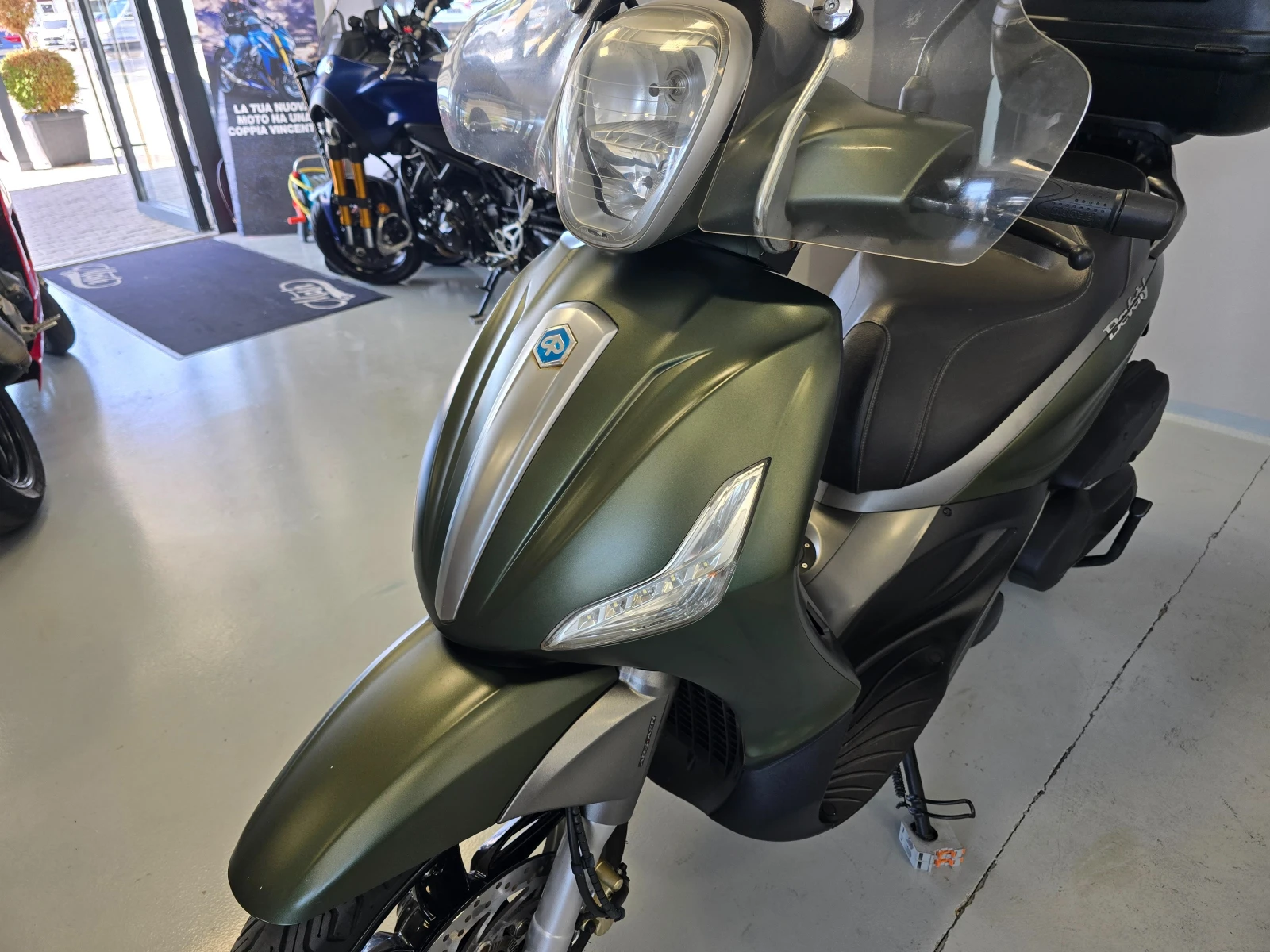 Piaggio Beverly 350ie, ABS-ASR, 2018г., снимка 8 - Мотоциклети и мототехника - 55851531
