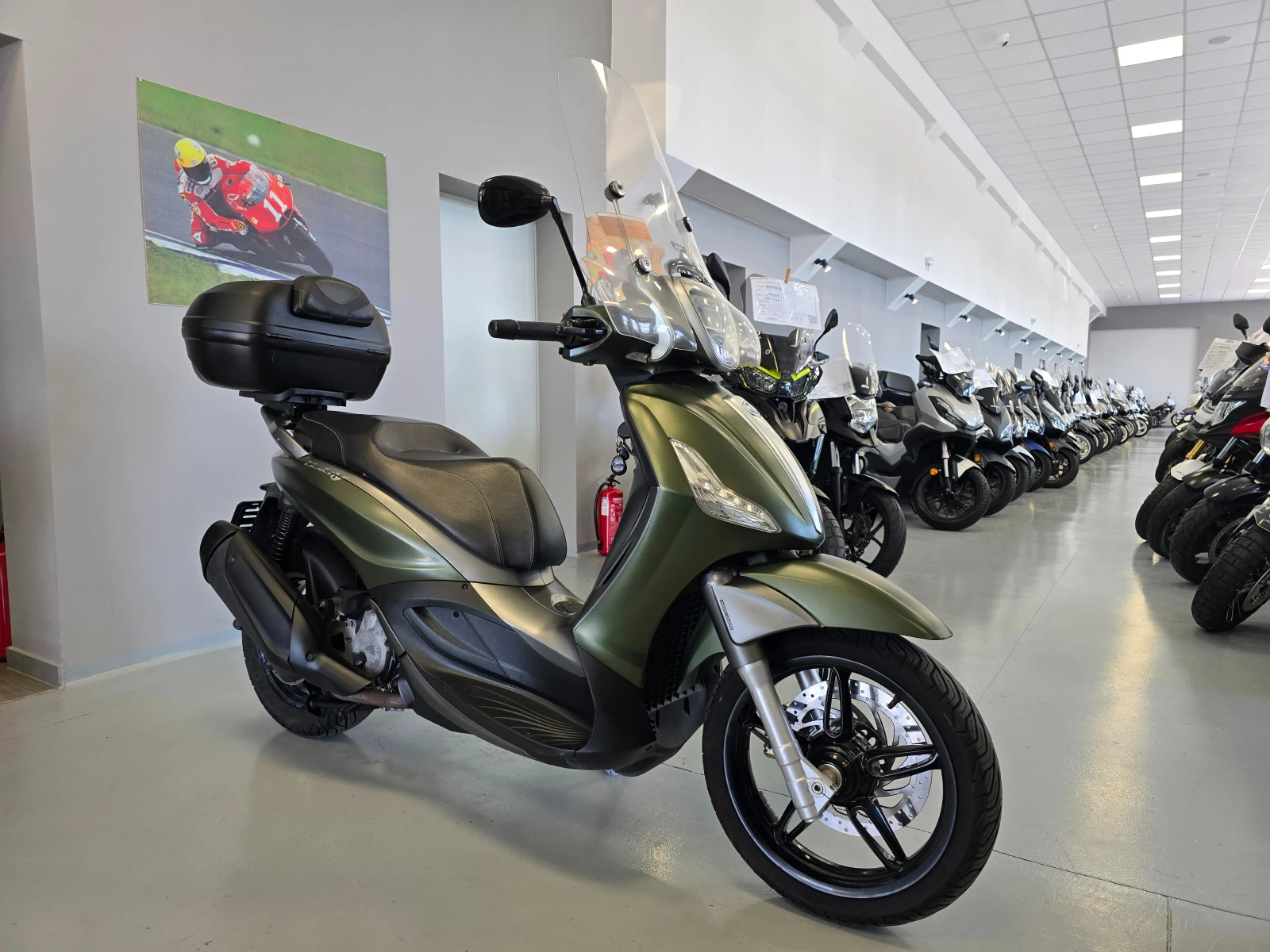 Piaggio Beverly 350ie, ABS-ASR, 2018г., снимка 2 - Мотоциклети и мототехника - 55851531