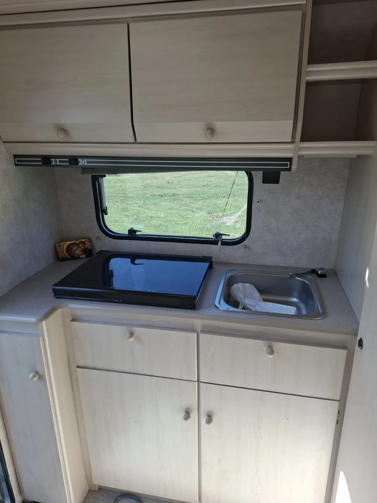 Каравана Caravelair 1234, снимка 6 - Каравани и кемпери - 55639249