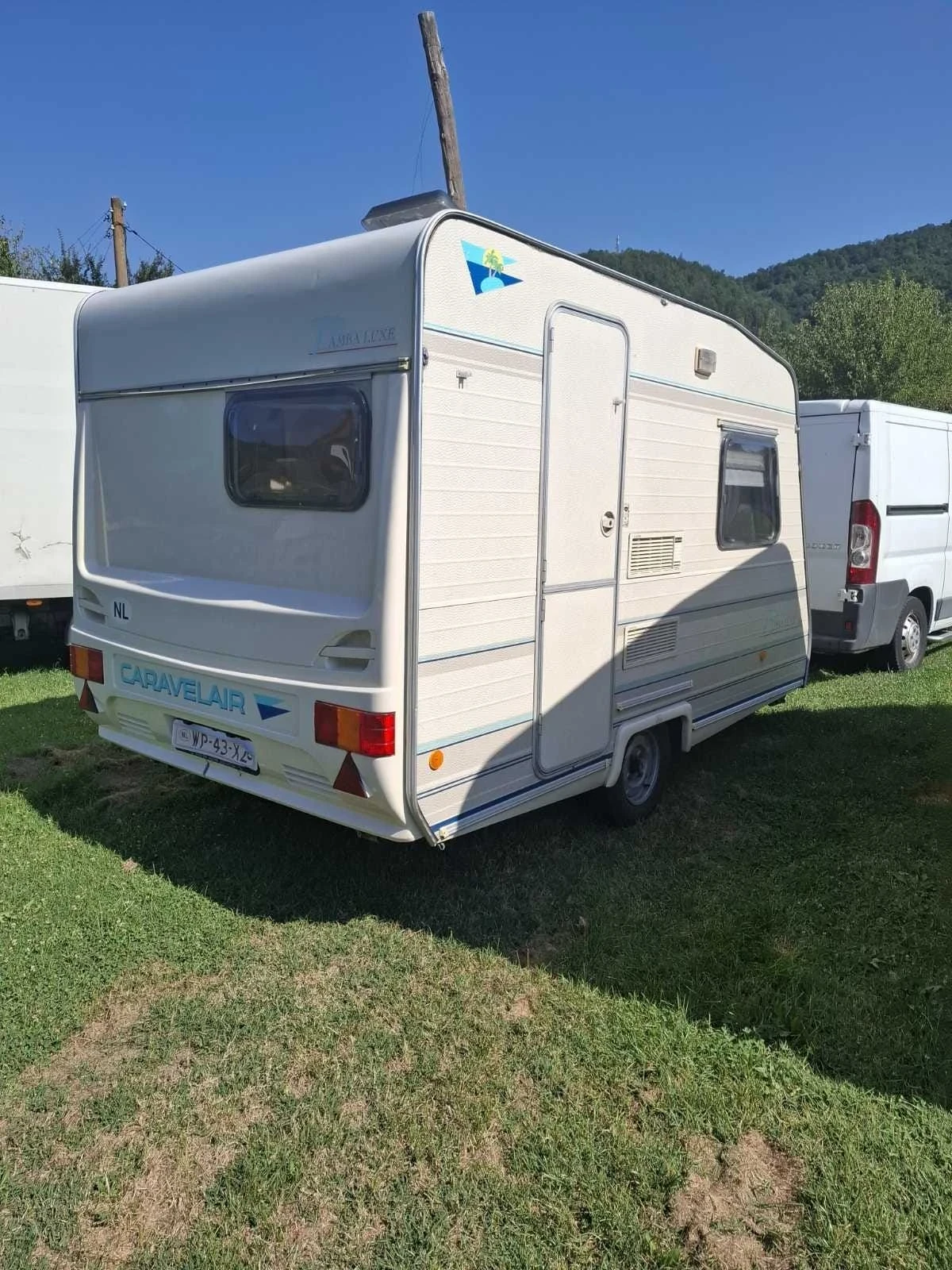 Каравана Caravelair 1234, снимка 3 - Каравани и кемпери - 55639249