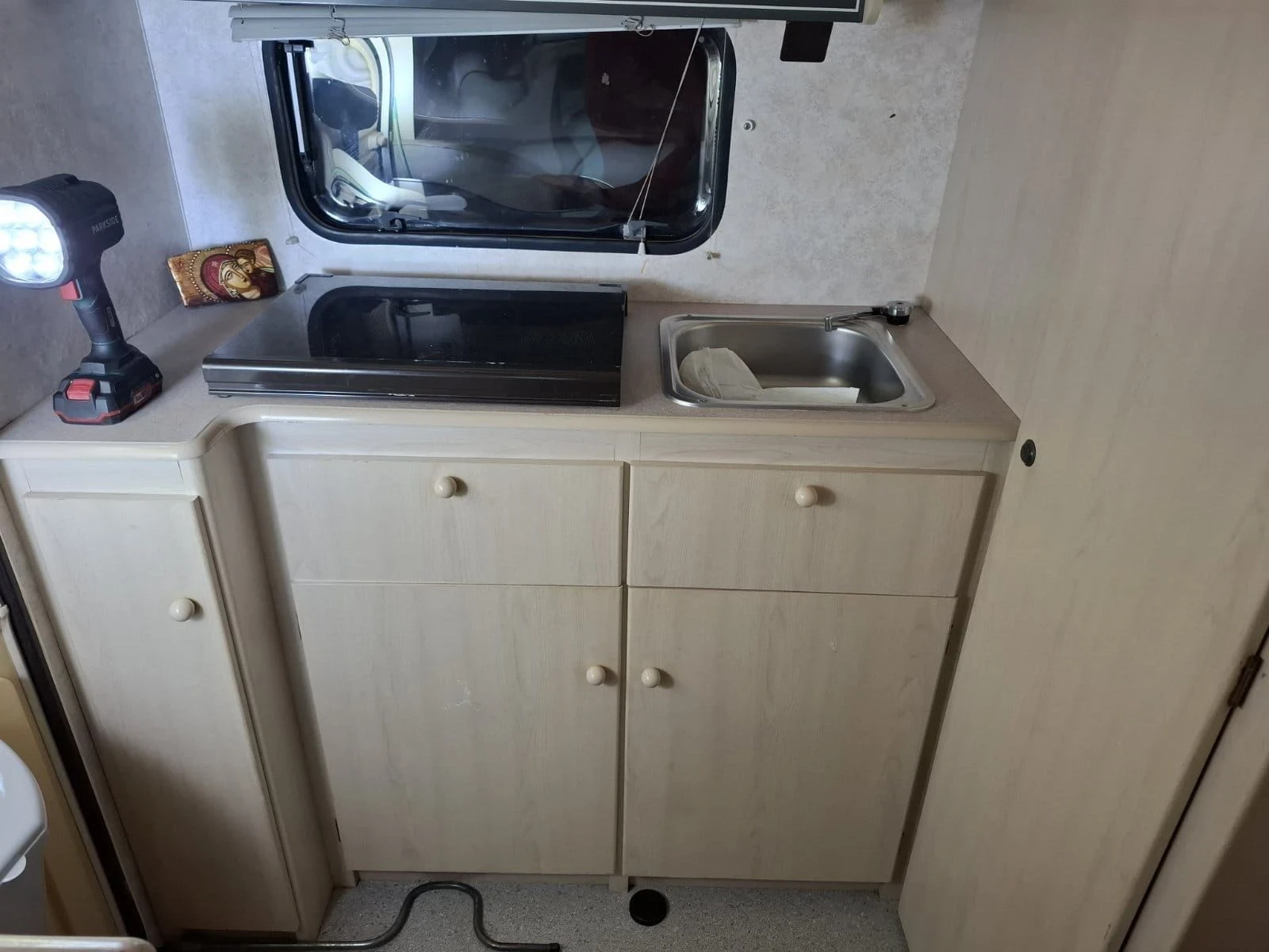 Каравана Caravelair 1234, снимка 5 - Каравани и кемпери - 55639249